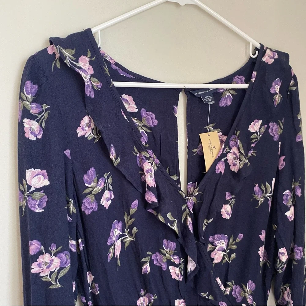 NWT American Eagle Navy Floral Shorts Romper Size Medium - Picture 5 of 11